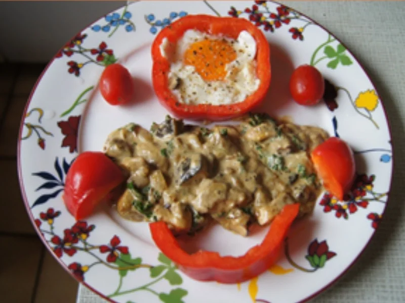 Spiegelei im Paprikaring mit Rahmwaldpilzen - Rezept - Bild Nr. 12