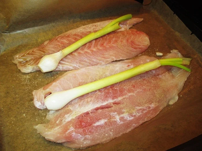 Rotbarschfilet mit Paprika-Tomatensoße - Rezept - Bild Nr. 14366