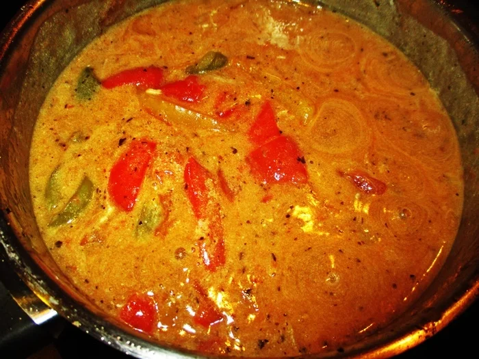 Rotbarschfilet mit Paprika-Tomatensoße - Rezept - Bild Nr. 14368