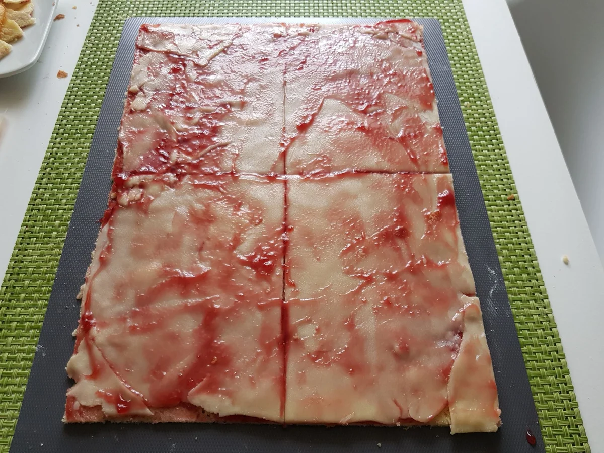 Marzipan-Schnitten mit Kirschfüllung - Rezept - Bild Nr. 14369