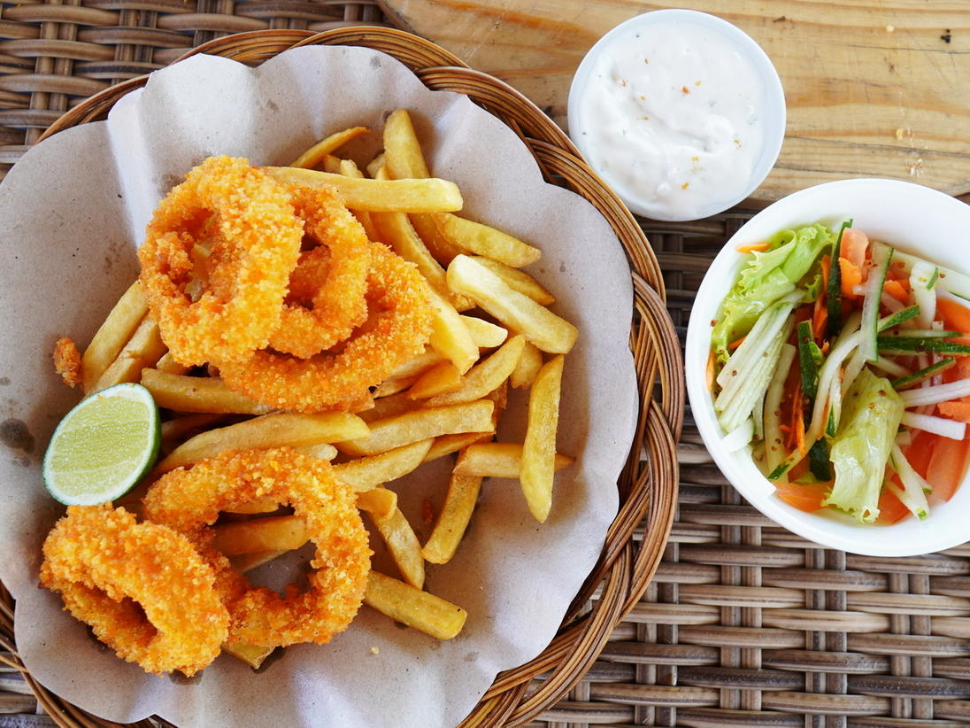 Frittierte Tintenfischringe mit Pommes ala Verve - Rezept - kochbar.de