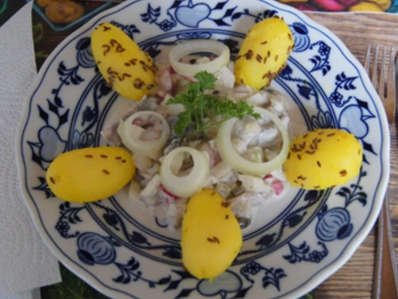 Matjesfiletsalat mit griechischen Joghurt und Kümmel-Pellkartoffeln - Rezept - Bild Nr. 14398