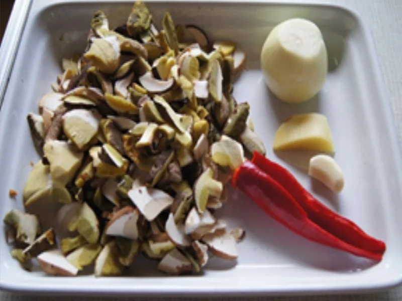 Waldpilzpfanne und geröstetes Bauernbrot mit Wachtel-Spiegeleiern - Rezept - Bild Nr. 14406