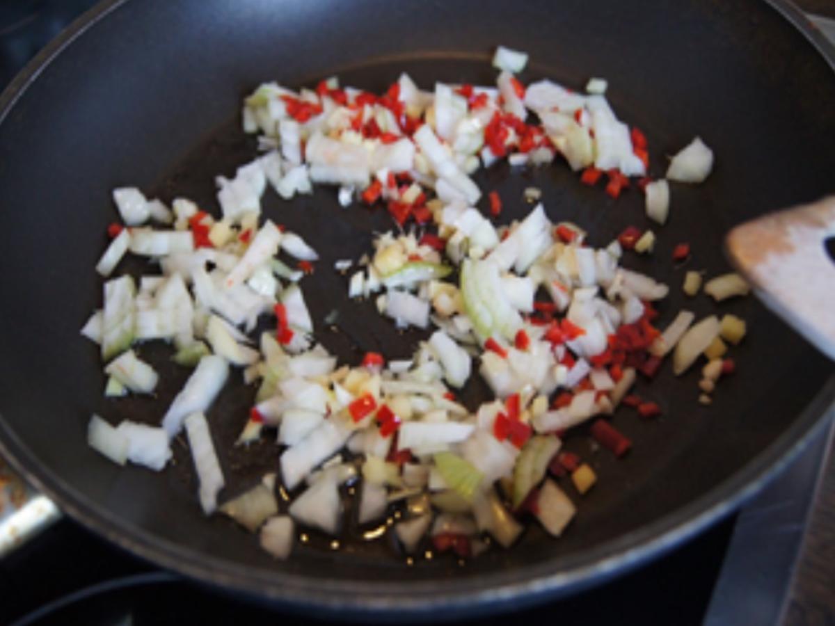 Waldpilzpfanne und geröstetes Bauernbrot mit Wachtel-Spiegeleiern - Rezept - Bild Nr. 14408