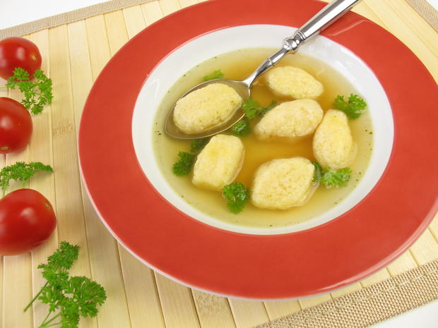 Griesnockerl Suppe - Rezept mit Bild - kochbar.de