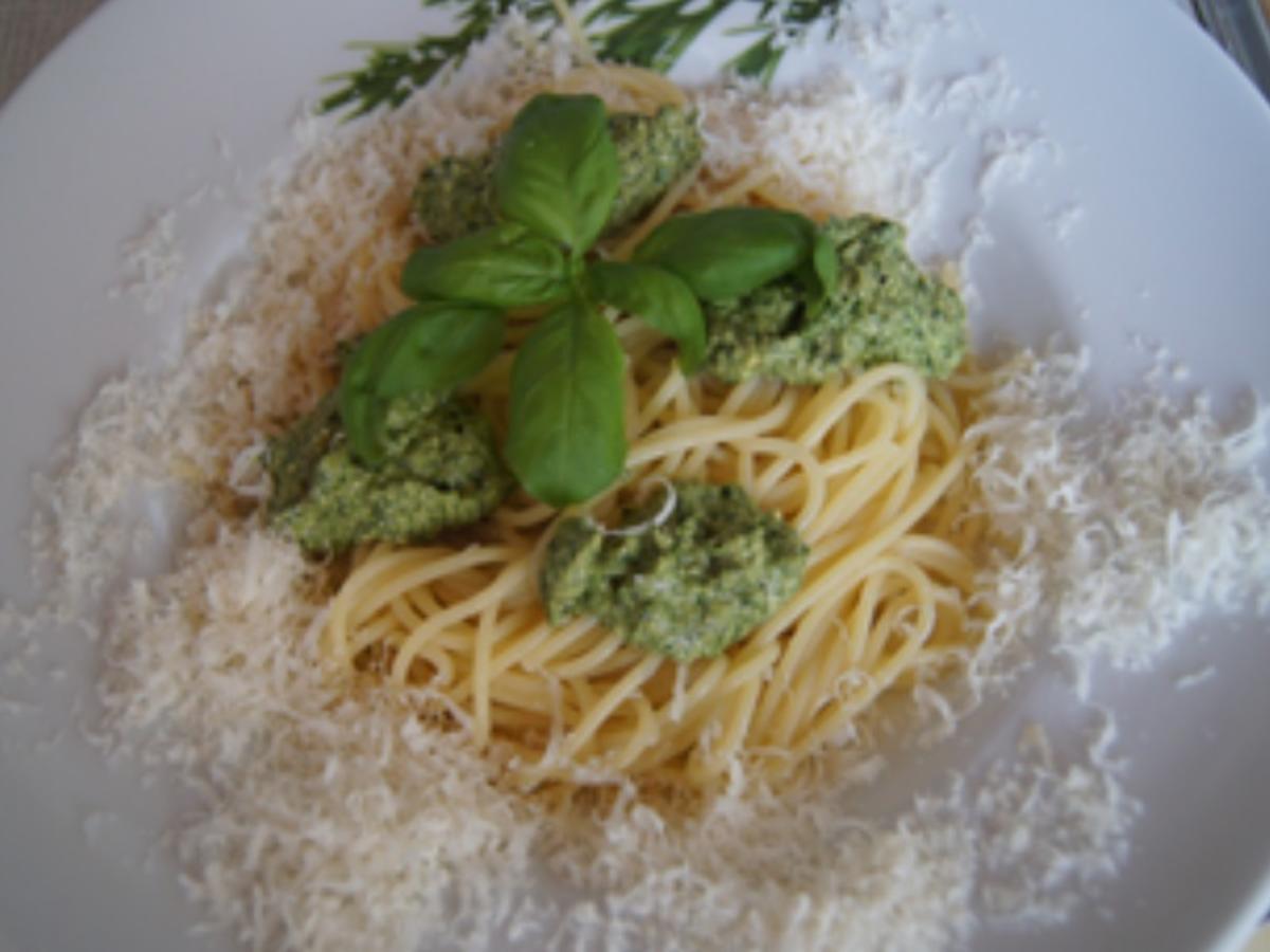 Spaghetti mit Basilikum-Pesto - Rezept - Bild Nr. 9