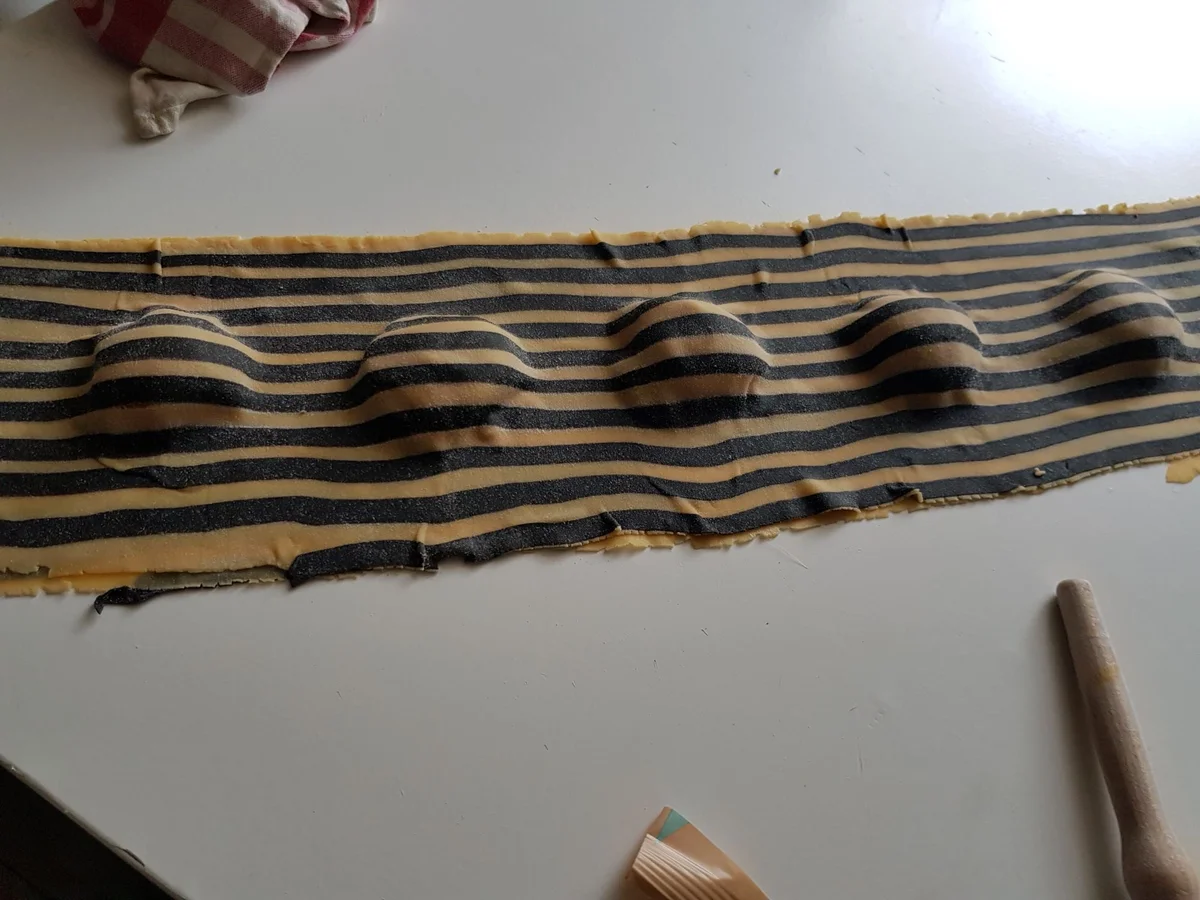 Rezept: XXL-Ravioli mit Kürbis-Füllung und Ricotta-Kürbis-Creme Bild Nr. 14396 XXL-Ravioli mit Kürbis-Füllung und Ricotta-Kürbis-Creme - Rezept - Bild Nr. 14396