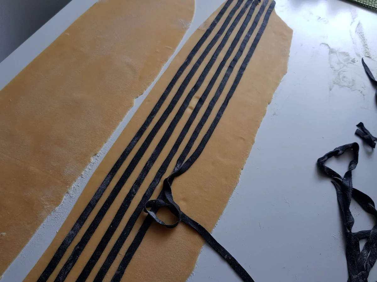 Rezept: XXL-Ravioli mit Kürbis-Füllung und Ricotta-Kürbis-Creme Bild Nr. 14400 XXL-Ravioli mit Kürbis-Füllung und Ricotta-Kürbis-Creme - Rezept - Bild Nr. 14400