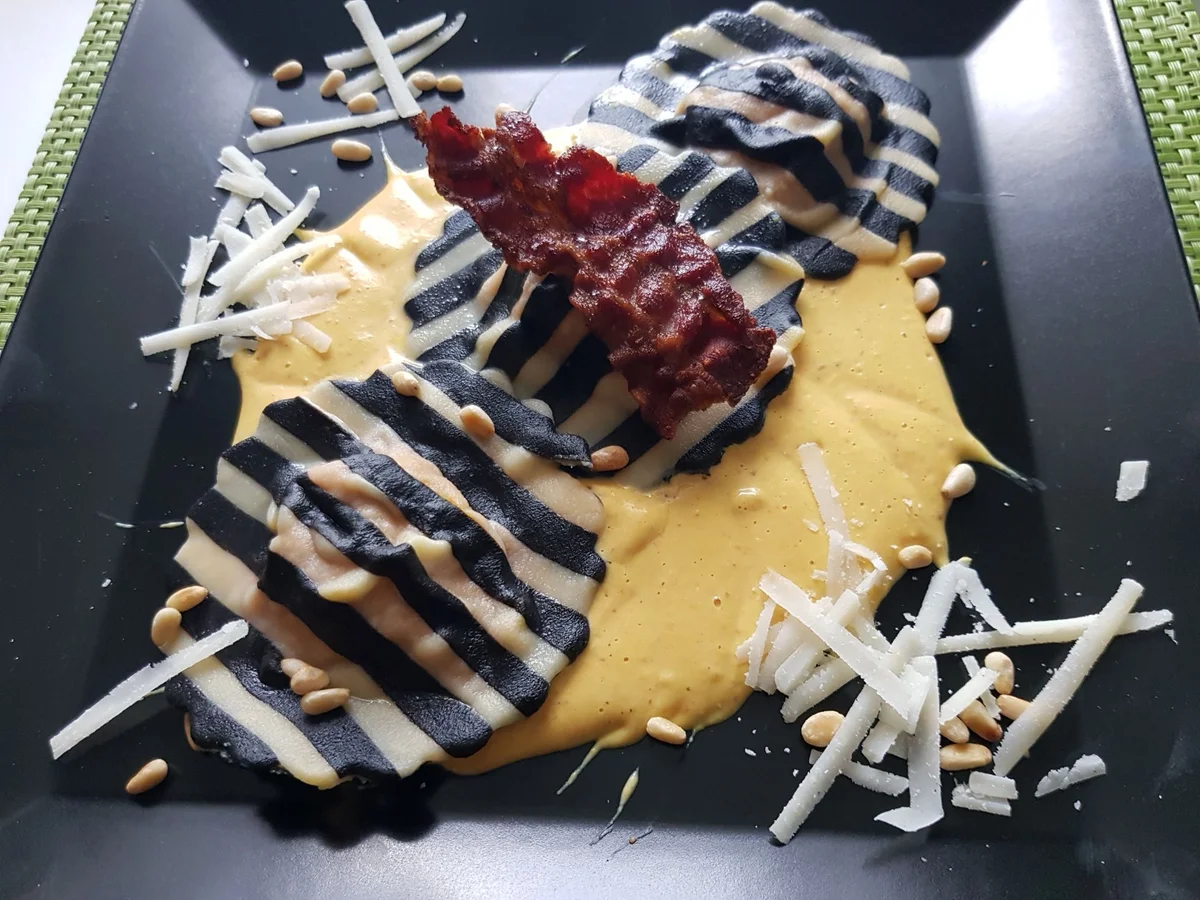 Rezept: XXL-Ravioli mit Kürbis-Füllung und Ricotta-Kürbis-Creme Bild Nr. 14415 XXL-Ravioli mit Kürbis-Füllung und Ricotta-Kürbis-Creme - Rezept - Bild Nr. 14415