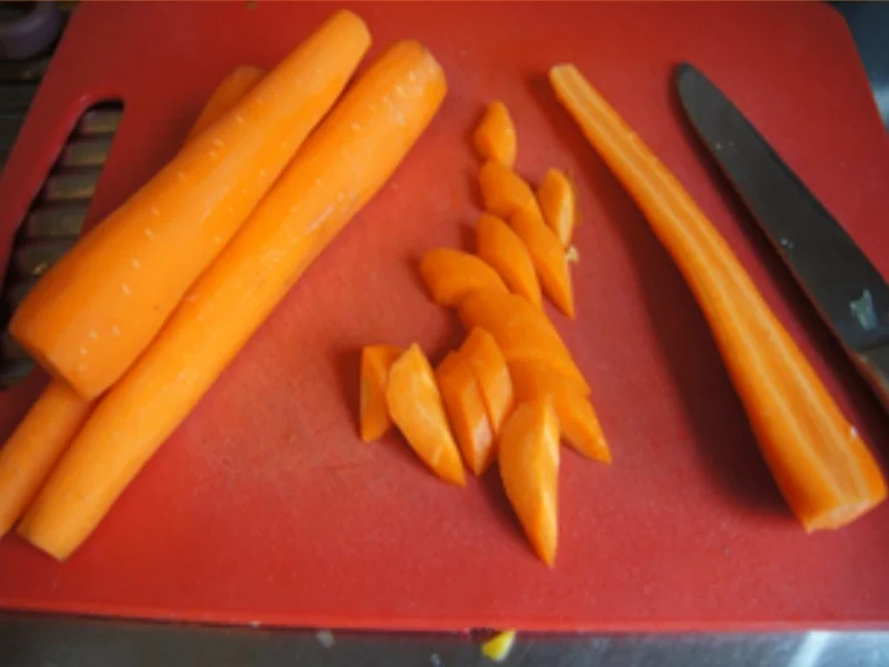 Schweinegulasch mit gemischten Gemüse und Drillingen - Rezept - Bild Nr. 14399