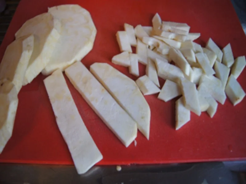 Schweinegulasch mit gemischten Gemüse und Drillingen - Rezept - Bild Nr. 14401