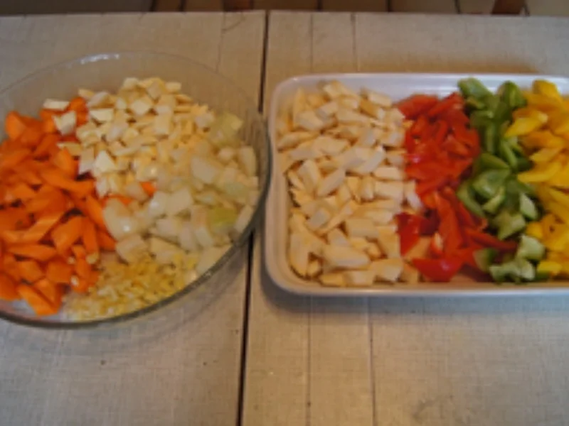 Schweinegulasch mit gemischten Gemüse und Drillingen - Rezept - Bild Nr. 14410