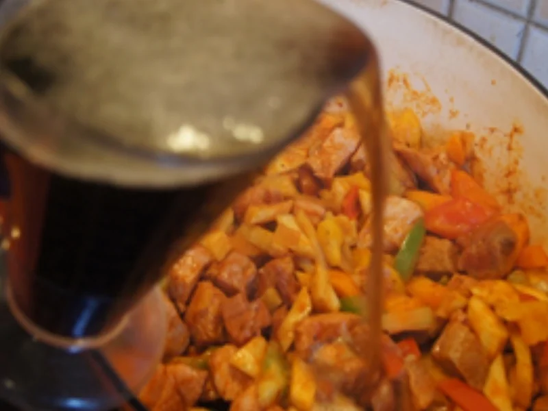 Schweinegulasch mit gemischten Gemüse und Drillingen - Rezept - Bild Nr. 14420