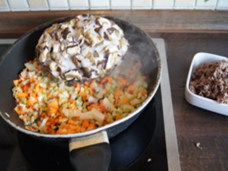 Gnocchi mit Rindermett, Gemüse und Waldpilzen - Rezept - Bild Nr. 9