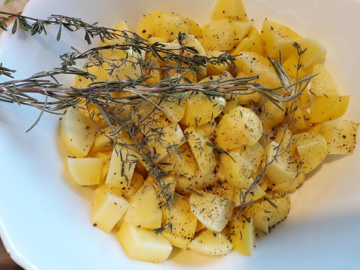 Putenbrust mit Kartoffelwürfel und Möhrensalat - Rezept - Bild Nr. 5