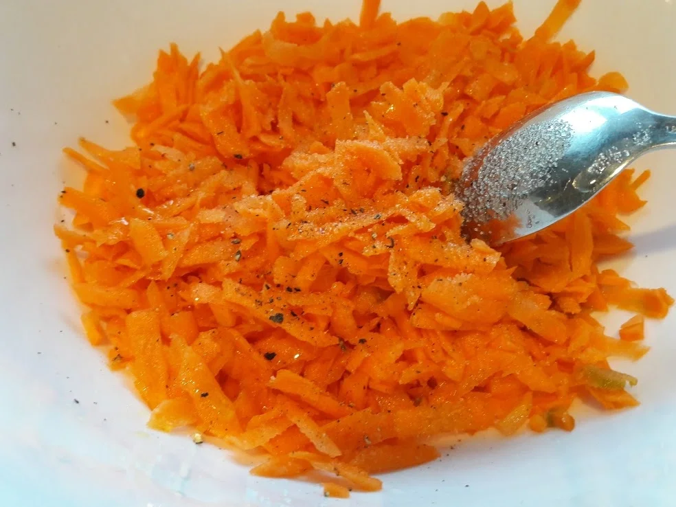 Rezept: Putenbrust mit Kartoffelwürfel und Möhrensalat Bild Nr. 7 Putenbrust mit Kartoffelwürfel und Möhrensalat - Rezept - Bild Nr. 7