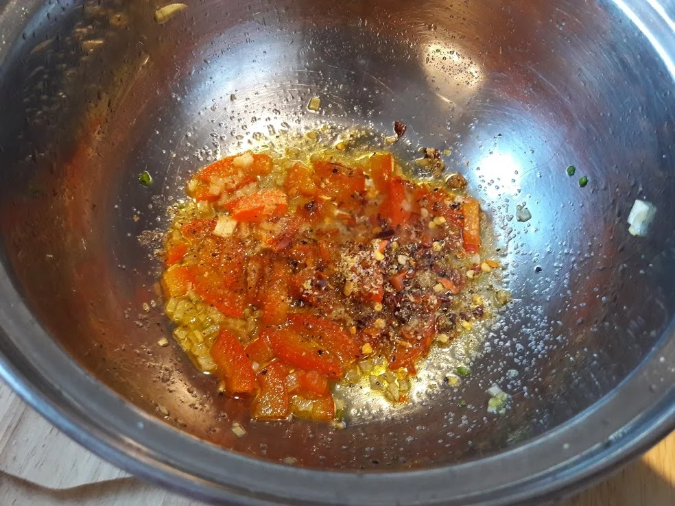 Rezept: Putenbrust mit Kartoffelwürfel und Möhrensalat Bild Nr. 8 Putenbrust mit Kartoffelwürfel und Möhrensalat - Rezept - Bild Nr. 8