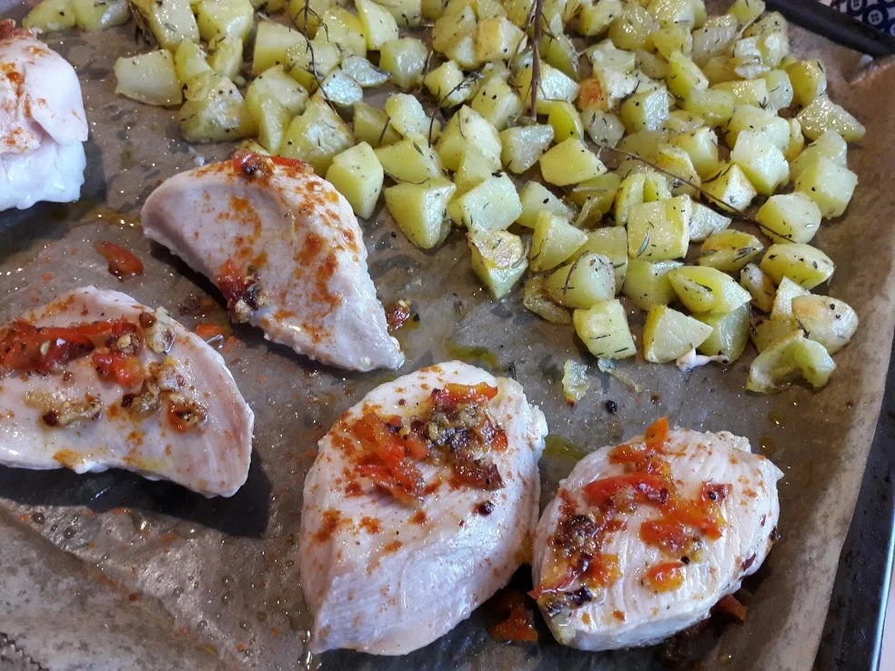 Rezept: Putenbrust mit Kartoffelwürfel und Möhrensalat Bild Nr. 9 Putenbrust mit Kartoffelwürfel und Möhrensalat - Rezept - Bild Nr. 9