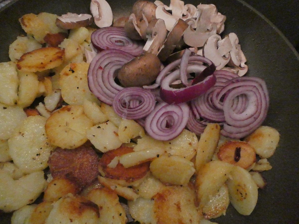 Bratkartoffeln  mit Champignons - Rezept - Bild Nr. 14397