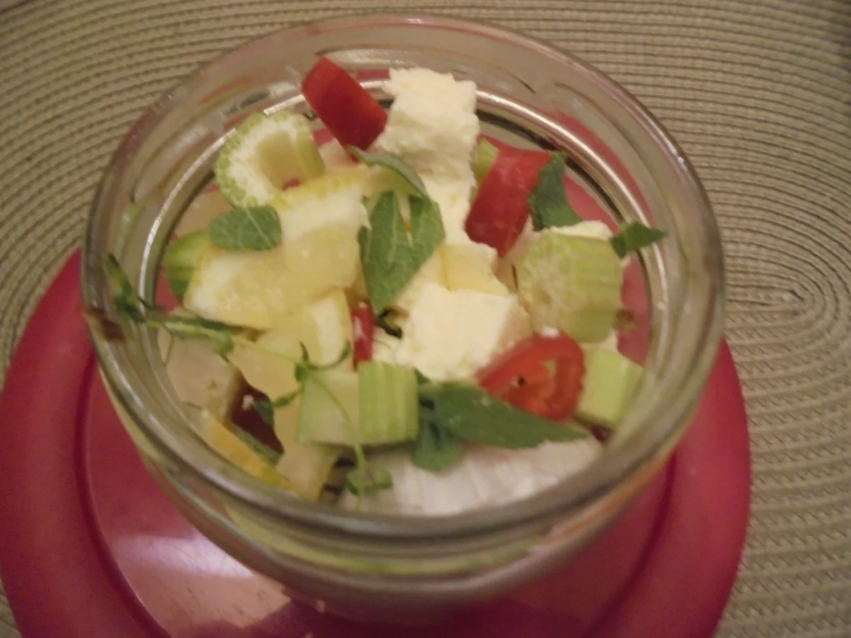 Rezept: Eingelegter Hirtenkäse mit Knoblauch und Zitrone Bild Nr. 14398 Eingelegter Hirtenkäse mit Knoblauch und Zitrone - Rezept - Bild Nr. 14398