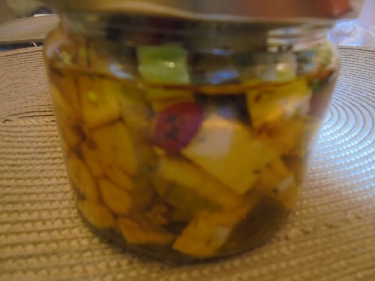 Rezept: Eingelegter Hirtenkäse mit Knoblauch und Zitrone Bild Nr. 14403 Eingelegter Hirtenkäse mit Knoblauch und Zitrone - Rezept - Bild Nr. 14403