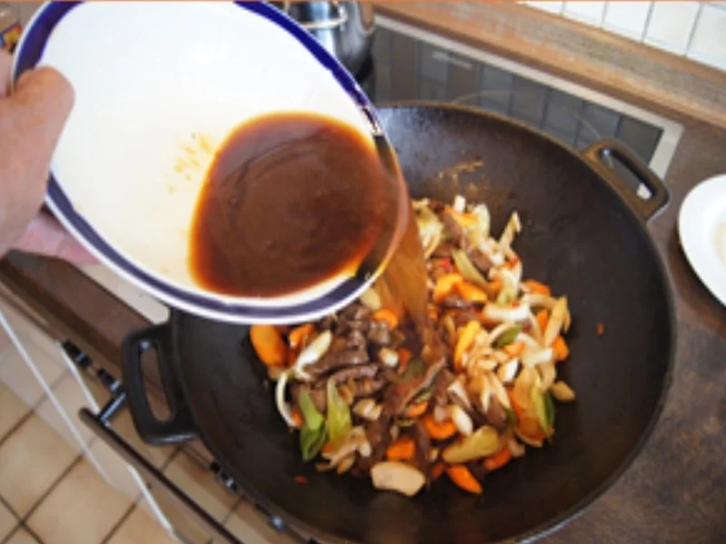 Rezept: Rindfleisch mit Möhren-Zwiebel-Gemüse im Wok und Basmatireis Bild Nr. 11 Rindfleisch mit Möhren-Zwiebel-Gemüse im Wok und Basmatireis - Rezept - Bild Nr. 11