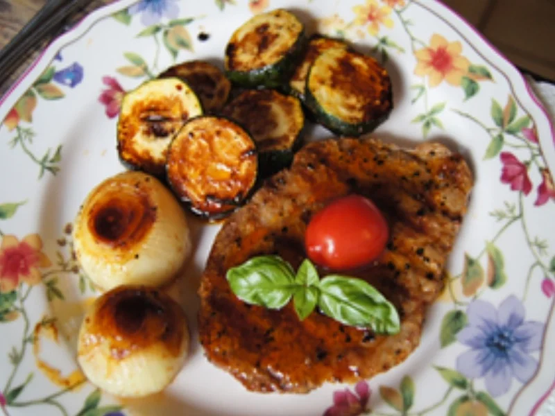 Nackensteak mit Zucchini-Zwiebel-Beilage - Rezept - Bild Nr. 5