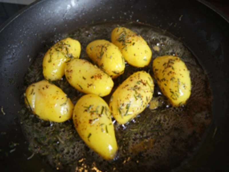 Rezept: Paniertes Kalbskotelett mit Kenia Bohnen und Rosmarindrillingen Bild Nr. 11 Paniertes Kalbskotelett mit Kenia Bohnen und Rosmarindrillingen - Rezept - Bild Nr. 11