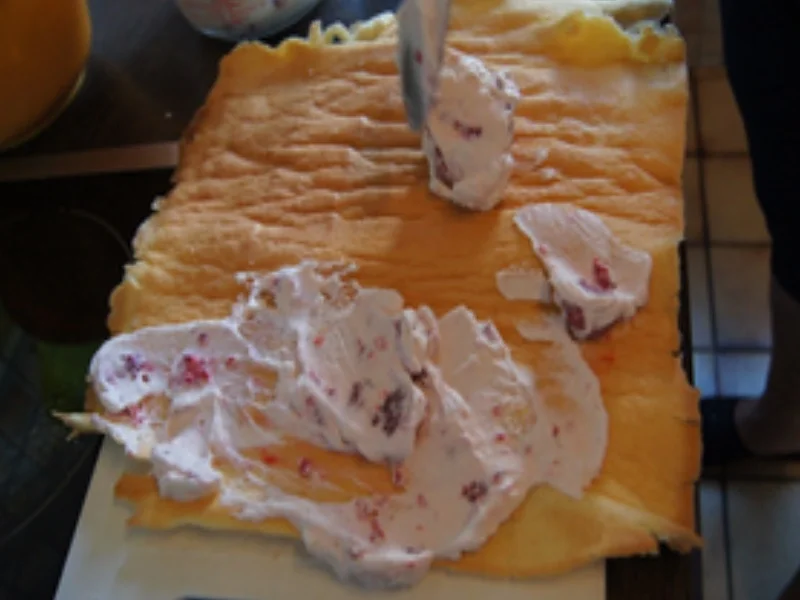 Rezept: Biskuitrolle mit Himbeeren Bild Nr. 14438 Biskuitrolle mit Himbeeren - Rezept - Bild Nr. 14438