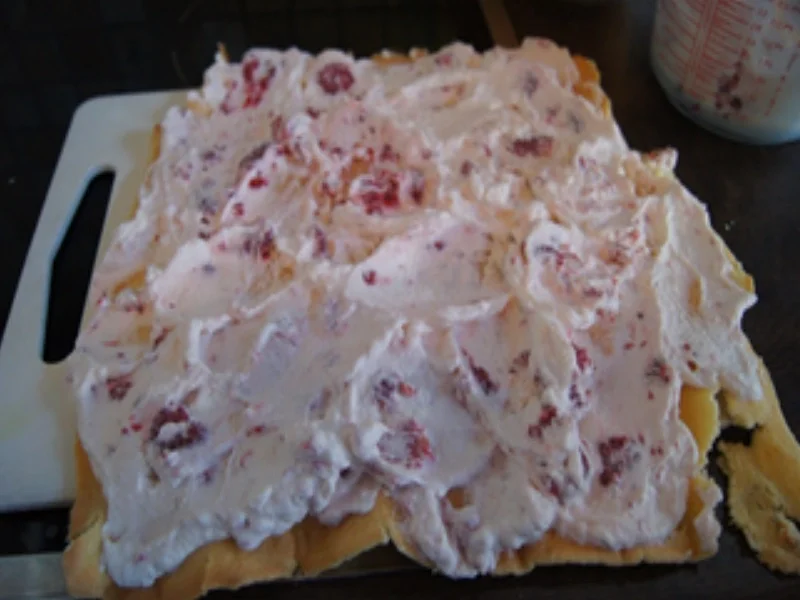 Rezept: Biskuitrolle mit Himbeeren Bild Nr. 14439 Biskuitrolle mit Himbeeren - Rezept - Bild Nr. 14439