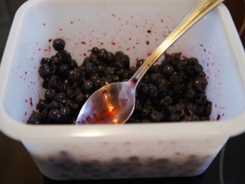 Biskuitrolle mit Heidelbeeren - Rezept - Bild Nr. 14433