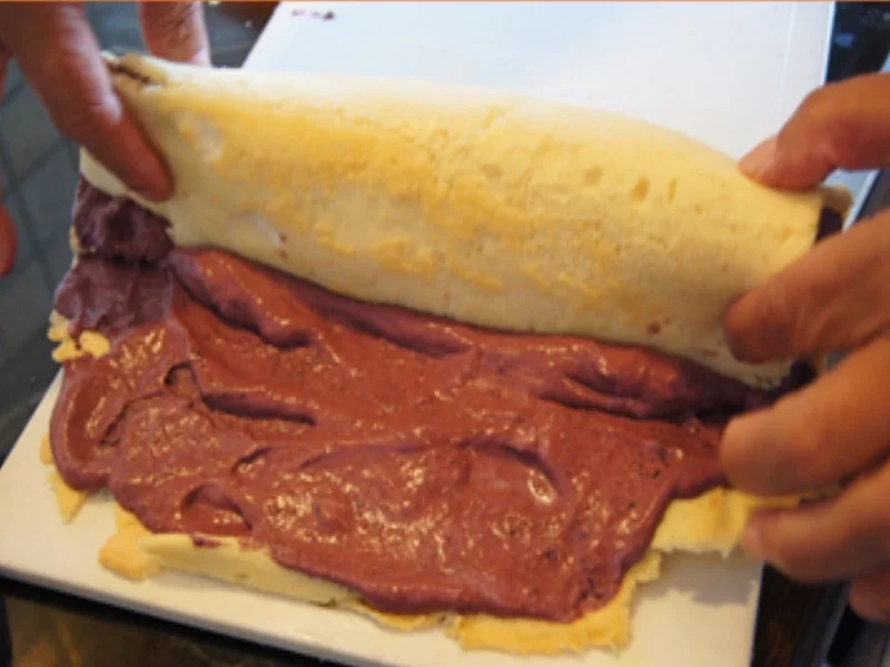 Biskuitrolle mit Heidelbeeren - Rezept - Bild Nr. 14437