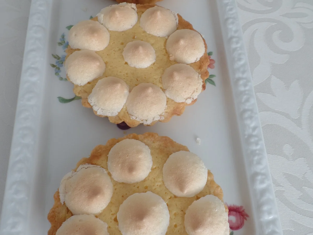 Tartelettes mit Zitronencreme und Baisertupfen - Rezept - Bild Nr. 14434