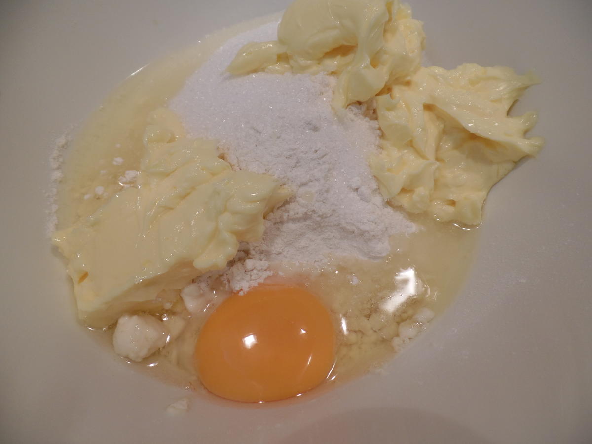 Tartelettes mit Zitronencreme und Baisertupfen - Rezept - Bild Nr. 14435