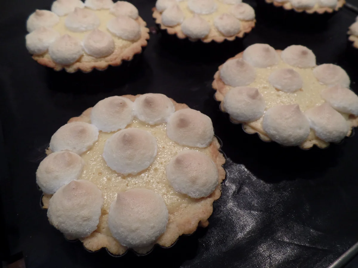 Tartelettes mit Zitronencreme und Baisertupfen - Rezept - Bild Nr. 14451