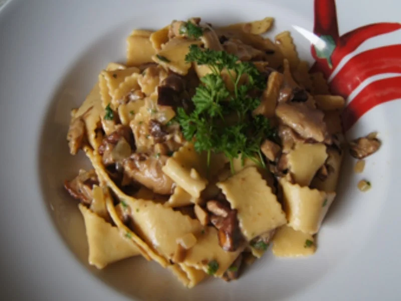 Bandnudelpasta mit Waldpilzen und gemischten Salat - Rezept - Bild Nr. 2