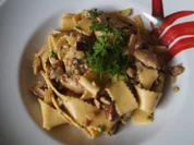 Bandnudelpasta mit Waldpilzen und gemischten Salat - Rezept - Bild Nr. 2