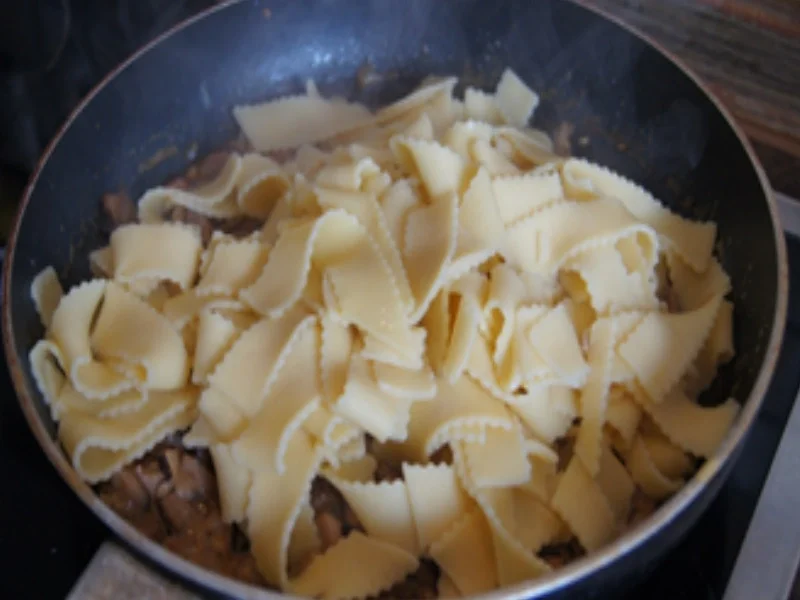 Bandnudelpasta mit Waldpilzen und gemischten Salat - Rezept - Bild Nr. 10