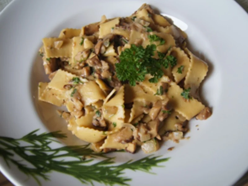 Bandnudelpasta mit Waldpilzen und gemischten Salat - Rezept - Bild Nr. 15