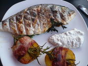 Dorade gespickt mit Knoblauch und Speckkartoffeln - Rezept - Bild Nr. 2