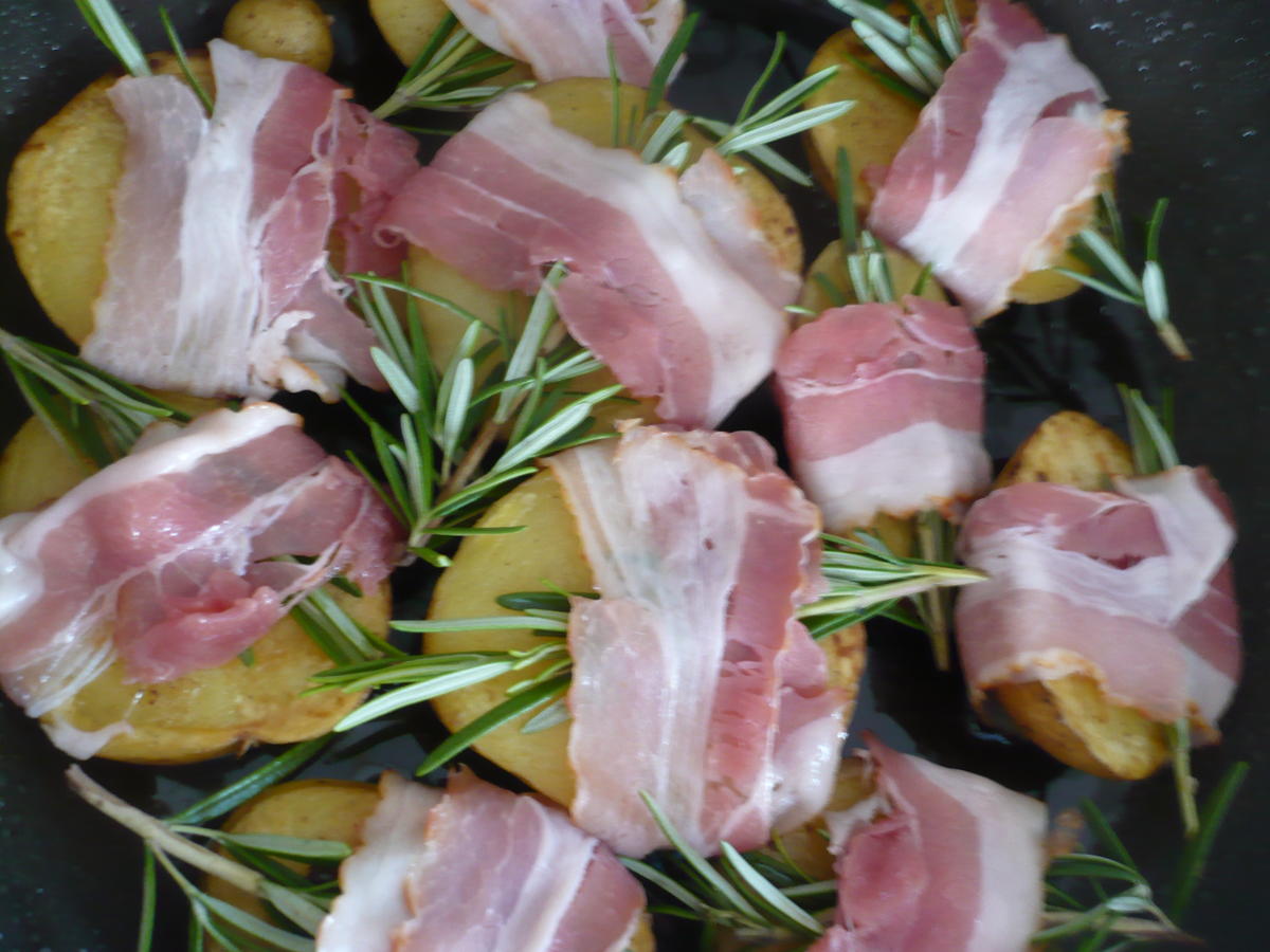Dorade gespickt mit Knoblauch und Speckkartoffeln - von rollimops