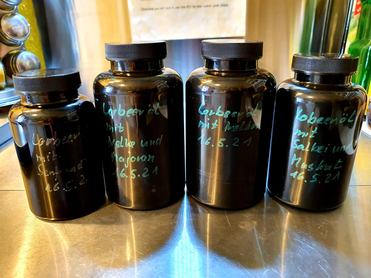 Lorbeeröl kombiniert mit anderen Kräutern und Gewürzen - Rezept - Bild Nr. 2