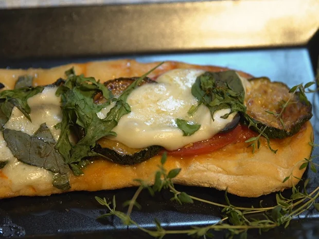 Rezept: Gegrillte Pizza mit vegetarischem Belag Bild Nr. 14460 Gegrillte Pizza mit vegetarischem Belag - Rezept - Bild Nr. 14460