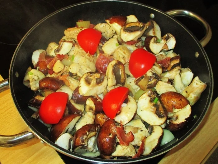 Hähnchen-Champignon-Gulasch - Rezept - Bild Nr. 14465