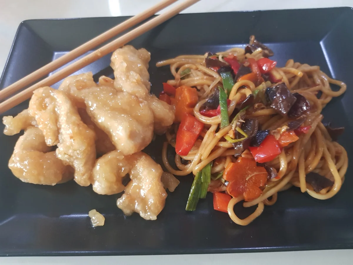 Lemon-Chicken mit Nudeln aus dem Wok - Rezept - Bild Nr. 14460