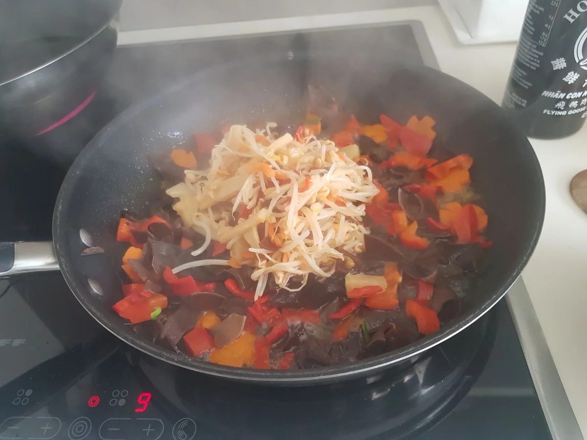 Lemon-Chicken mit Nudeln aus dem Wok - Rezept - Bild Nr. 14463