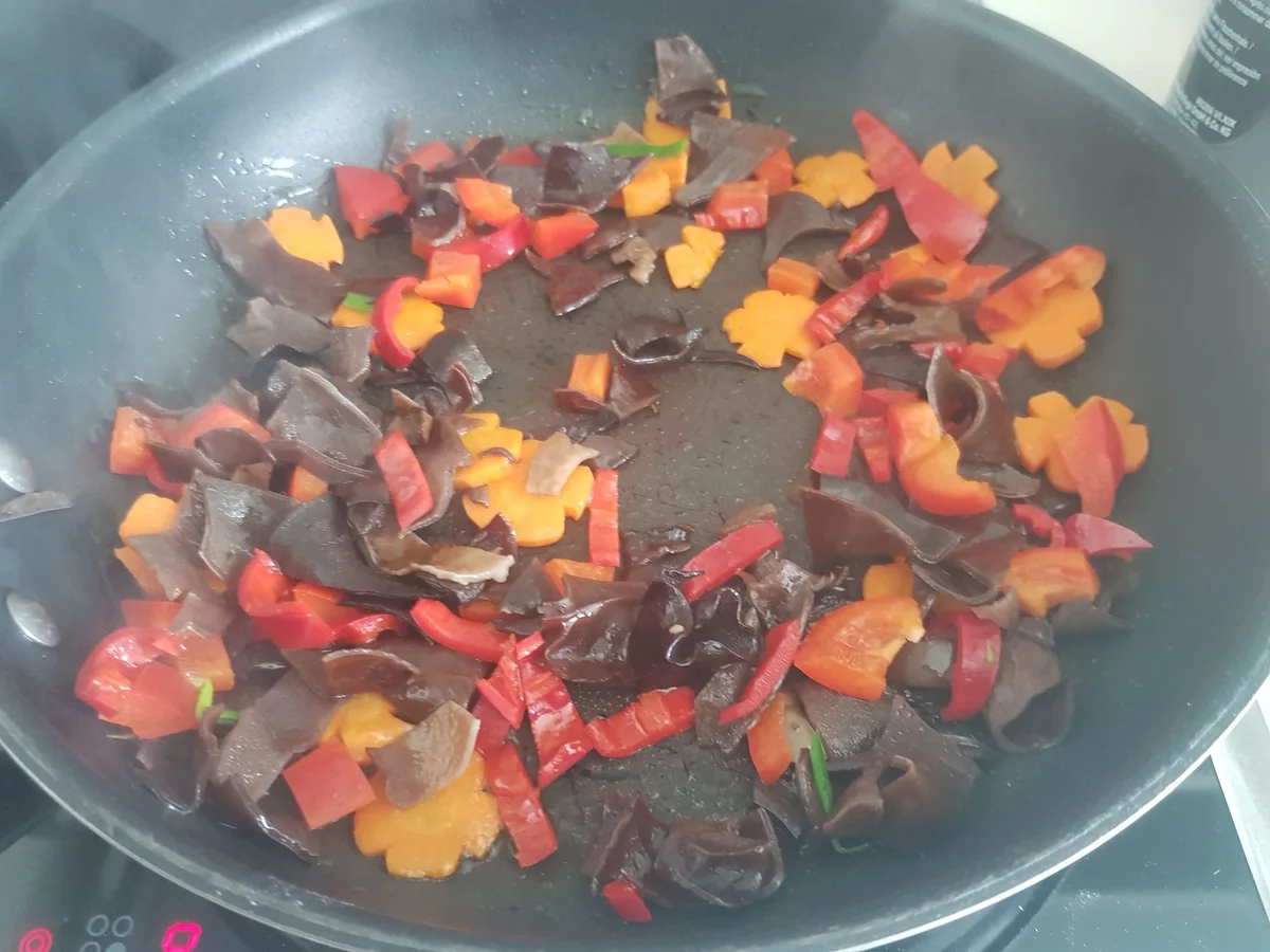 Lemon-Chicken mit Nudeln aus dem Wok - Rezept - Bild Nr. 14464