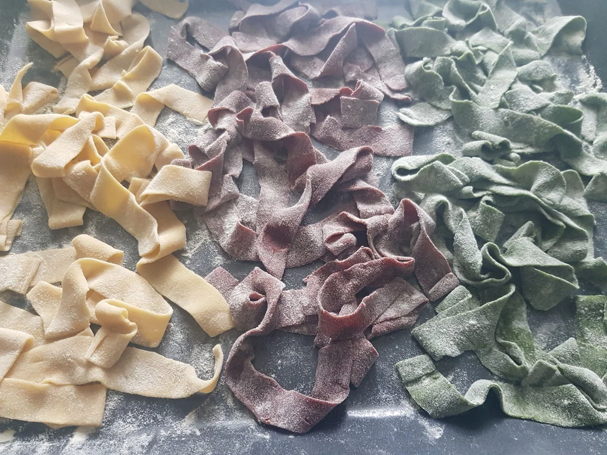Pappardelle "tri color" aglio e olio - Rezept - Bild Nr. 14462