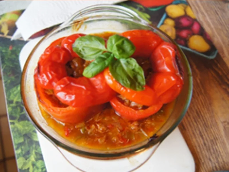 Rezept: Pikant gefüllte und gebackene Paprika Bild Nr. 2 Pikant gefüllte und gebackene Paprika - Rezept - Bild Nr. 2