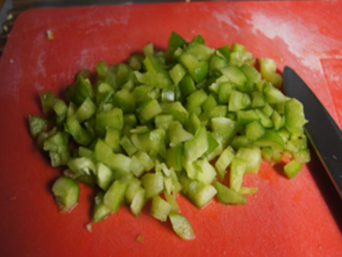 Pikant gefüllte und gebackene Paprika - Rezept - Bild Nr. 5